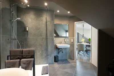 Appartement-de Luxe-Salle de bain privée séparée-Vue sur Rue