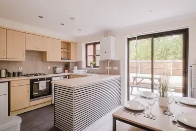 Image de Modern and Stylish Home away from Home