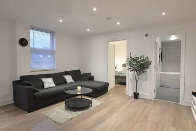 Image de Apartment in Croydon - 1 Min walk to Train