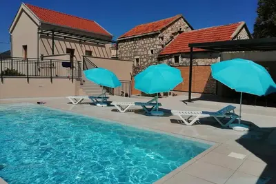 Image de Maison de vacances dans Vrgorac avec terrasse, Climatisation, Wifi, Machine à laver (5226-1)