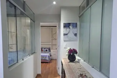 Image de 2 blocks from the train station, close to shopping centers.