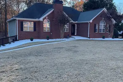 Image de The Golden Luxury House, 3 King Beds close to Road Atlanta and Chateau Elan