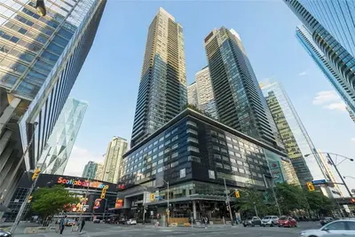 Image de 1 Bedroom High Rise Apartment In The Heart Of Downtown Toronto