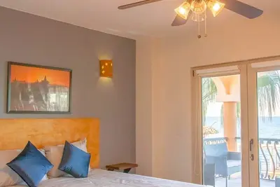 Image de Loreto Palms Suites: Spacious 2-Bedroom Oceanfront Retreat with Two Balconies!