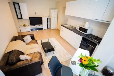 Image de Cozy & Central Stay at Urban Haven Apartment, Suceava – Your Home Away from Home