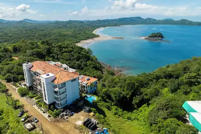 Image de 2-Bd Condo, stunning Ocean Views, Walk to the Beach