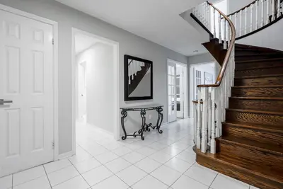 Image de Spacious Home In Heart Of Thornhill