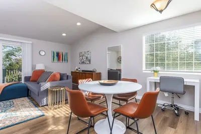 Image de Pets welcome! Charming 2-bedroom townhome in Kennewick w/ Blazing WiFi + Ac/Heat