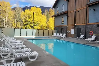 Image de The Emerald Mountain Getaway w/ Pool, hot tub and fitness room.