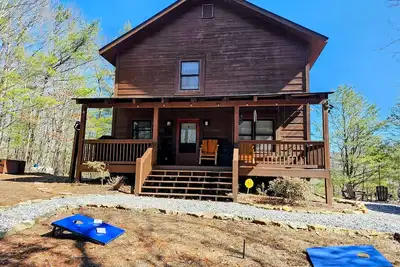 Image de Charming cabin with hot tub, coffee bar, firepit, foosball & mountain views