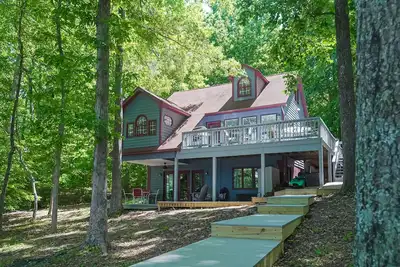 Image de Spacious pet friendly waterfront house with patio & grill
