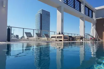 Image de Amazing 2\/2 in the heart of Downtown Miami - Rooftop pool, Fitness Center