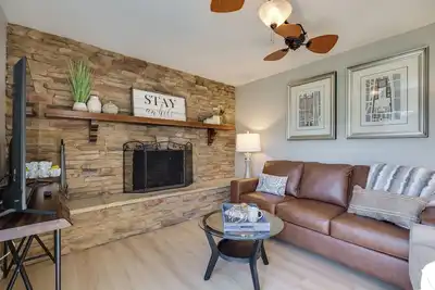 Image de New! Remodeled | Central Location