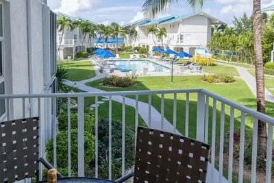 Image de 3-bedroom oceanview condo with WiFi, Ac on Seven Mile Beach