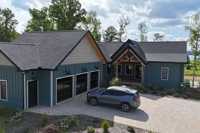 Image de Spacious 5-bedroom home in beautiful White Pine, Family Friendly, Pet Friendly