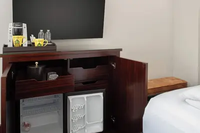 Image de Burnham Two Queen - Stylish Comfort by the Theatre District, 2 Units