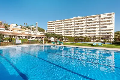 Image de Appartement 'Carihuela Palace Beach' avec piscine privée, Wi-Fi et climatisation