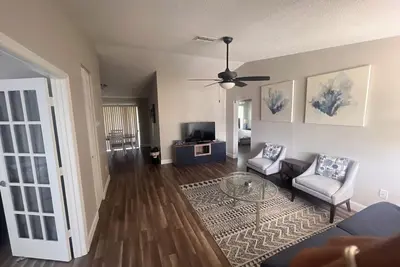 Image de Seaside Serenity-Charming 3-bedroom-10 min drive to Bradenton Beach