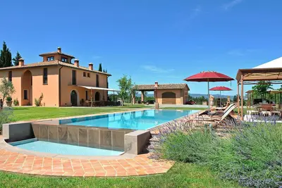 Image de Belle maison à Montelopio avec WiFi
