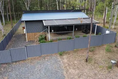 Image de Island Haven Wood - Cozy Cottage In Amongst The Gums Trees