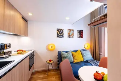 Image de TurnKey | Angelo Roma Two Level Cozy Studio