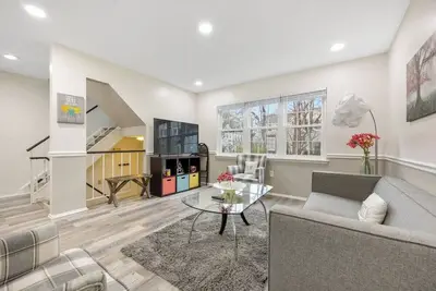 Image de 2 Br Bright Chic DC20min, Iad 10 min, Metro