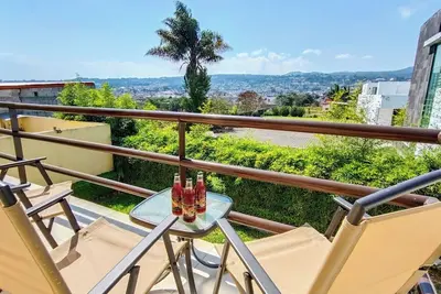 Image de Private house 5min from Puente de cristal/Terrace/Petfriendly/Bbq /Garden/parking