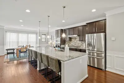 Image de 3-Level Luxury Modern Townhome Minutes From Bwi + Casino