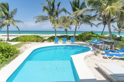 Image de 4bdr Beachfront villa in secluded Playa del Secreto, hosts up to 12 guests.