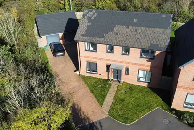 Image de Large 4 Bedroom House - 15 Mins to Cardiff Central