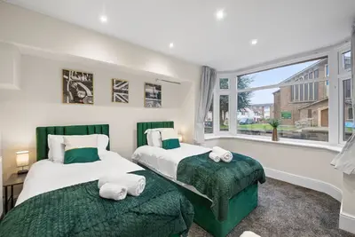 Image de 5 Bed House - Sleeps 11 - Parking - Garden - Wifi