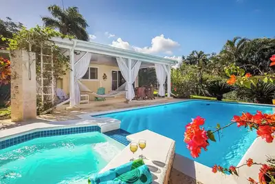 Spend the winter in a villa with private pool!