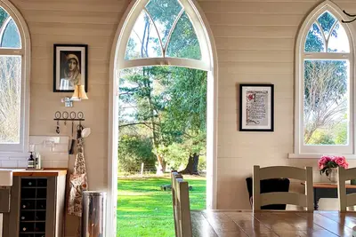 Image de BookLovers Creatives Romantic Luxe Retreat Great Ocean Road Region on Acreage