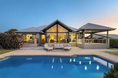 Image de Tides Edge Stunning Pool House by the Beach