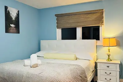 Image de House Near Downtown with Patio