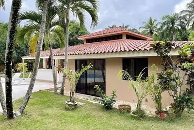 3bd/3bt guest-friendly villa with private pool, perfect for 3 men\n