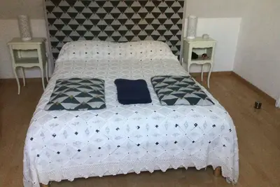 Image de Appartement a 2 minutes du Jeu de Paume\nTrès proche du centre ville, calme