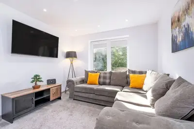 Image de Sleeps 5 - Woodston Flat - Secure parking