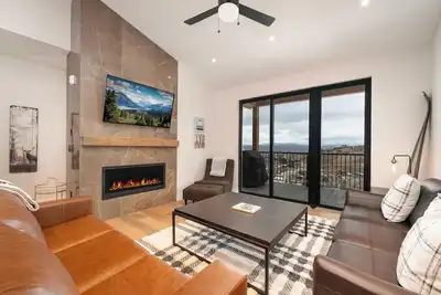Image de Saddle Mountain Retreat: Luxury Townhome, Ski-In/Out at Gr with Great Views!