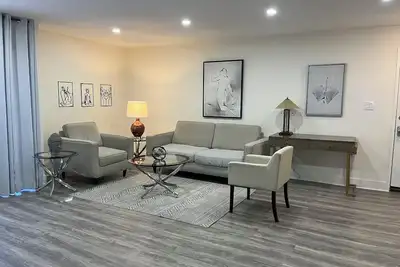 Image de 4. Wonderful 2-Bd 2-Bth City center