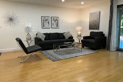 Image de 1. Superb 2-bd 2-bth Apartment in City Center