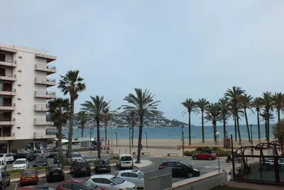 Image de Bel appartement 3 pièces à Roses avec piscine et jardin, accès plage