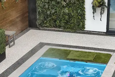 Image de Luxury 5 star house in Cheshire with heated swimming pool and outdoor bar