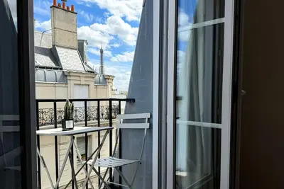 Image de 3 Pièces classiques avec balcon et vue sur la Tour Eiffel