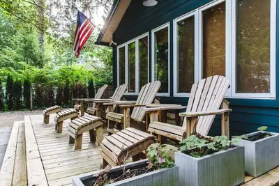 Image de Charming Lake Cottage - 3 Bedrooms, Hot Tub, Sauna, Large Yard