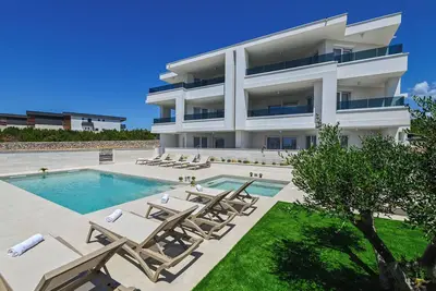 Image de Luxury apartments for 16 with pool
