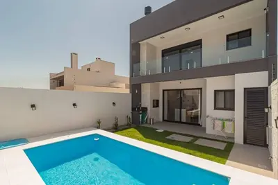 Image de Luxury townhouse with pool in Pelotas Rs