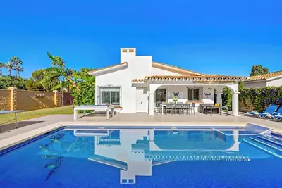 Image de Villa Esmerelda Sun - Quatre Chambres Villa, Couchages 8