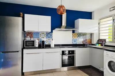 Image de Petit Havre de Paix F1 en Guadeloupe – Confort et Accessibilité