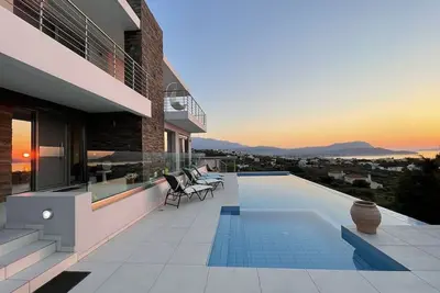 Modern Amafli Villa, 3bd, 2ba